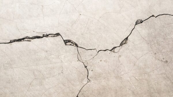 Fissure Horizontale lors d&rsquo;une Visite Immobilière : Faut-il Fuir ou Négocier ?