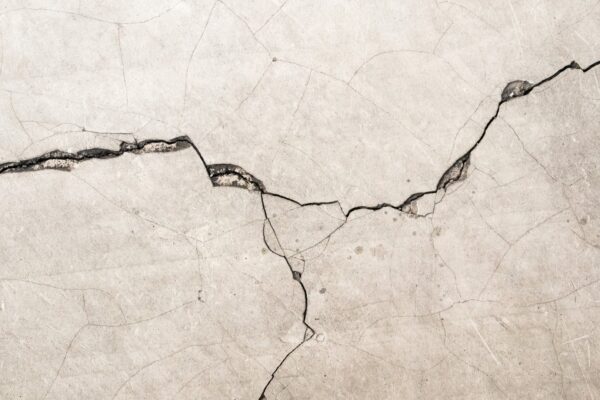 Fissure Horizontale lors d&rsquo;une Visite Immobilière : Faut-il Fuir ou Négocier ?